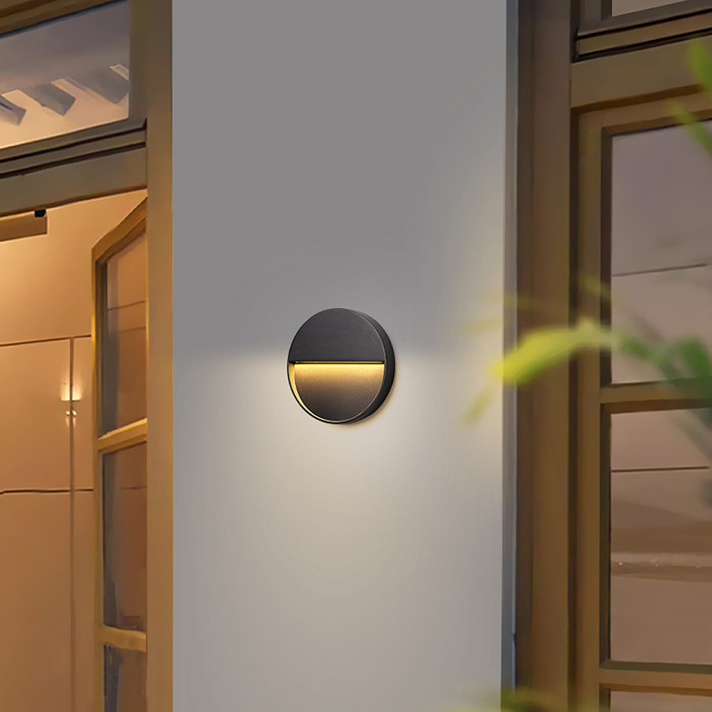 Lampada da parete per esterni  - Outdoor Lighting Year Round recensione e prezzo
